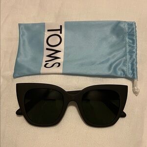 TOMS Elegant Black Sunglasses
